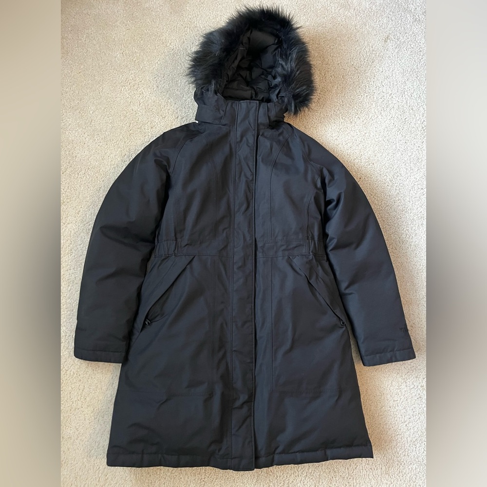 Women’s M The North Face black down parka